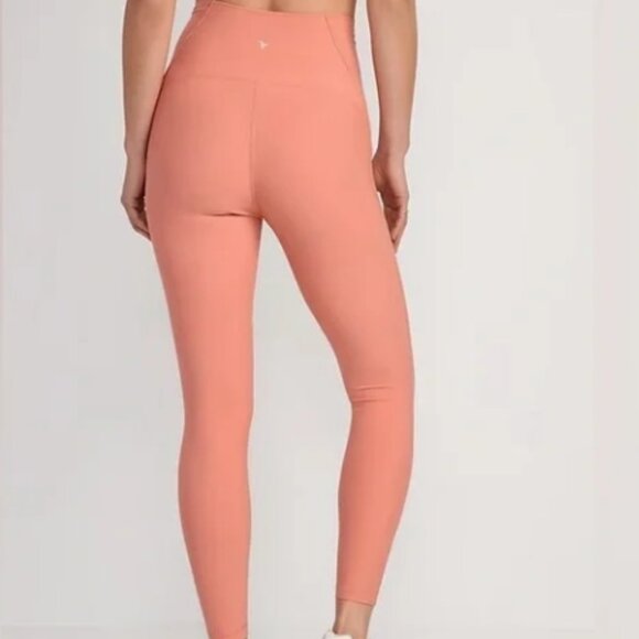 NWT Old Navy Extra High-Waisted Powerlite leggings- medium 7/8 ankle - Picture 1 of 4